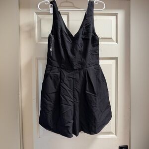 Francesca’s collection Black V-Neck Sleeveless Romper